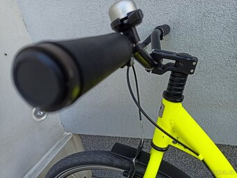 Prodám koloběžku Kostka 26/20 žlutá mat reflexní - 3
