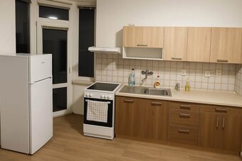 Ihned k nastěhování - vybavený byt s klimatizaci a balkonem - 3