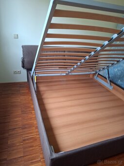 Čalouněná postel - 3