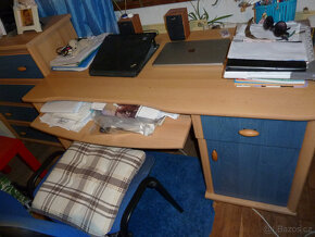 Postel,psací stůl,studentský pokoj - 3