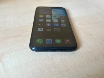 Iphone xr - 3