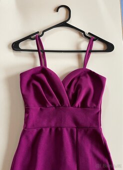 Společenské koktejlové šaty s rozparkem - WAL G - 3