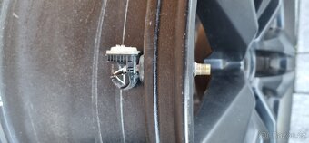 Prodám zimní sadu kol Ford Mustang od 2015 - 3