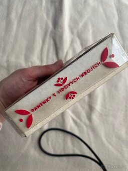 Panenky v lidovych krojích - 3