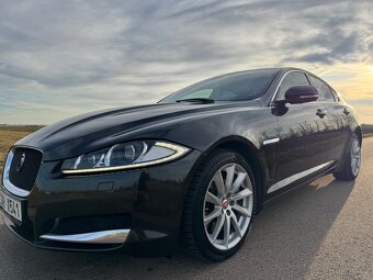 Jaguár XF - 3