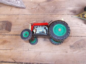 Plechový traktor s valníkem - 3