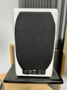 ADAM Audio Artist 3 Glossy White (cena za pár) - 3