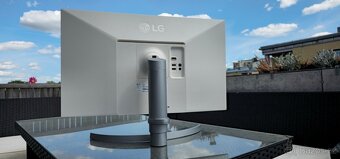 LG 27UL550-W - 3