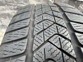 Zimní pneu 225 50 18 Pirelli RFT - 3