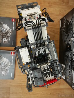 Lego technic 42100 bagr Liebherr R9800 - 3