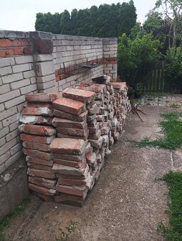Cihly z bouračky a suť - 3