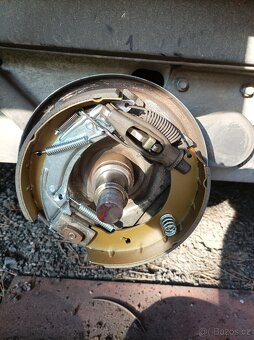 Brzdové čelisti Knott - 3