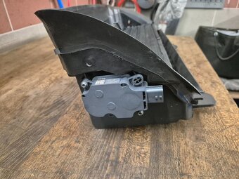 Žaluzie chladiče Dacia Duster II 214F62703R - 3