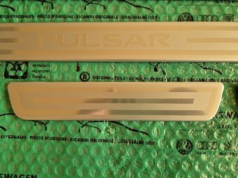 dekorativní ozdobné a ochranné lišty prahu Nissan Pulsar (C1 - 3