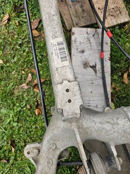 BMW 5 E60/E61 160kw zadní, přední náprava, měchy - 3