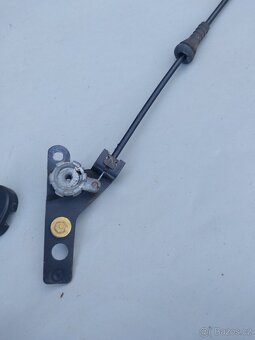 BMW e32 zámek kapoty - 3