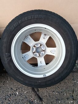Toyota RAV4 17x7J- pneu M+S - - 3