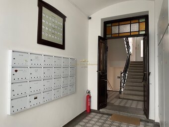 Pronájem garsoniéry, 19.2 m2, vybaveno, Pod Labuťkou, Praha - 3