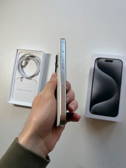 Apple iPhone 15 PRO 128 GB Bílý titan - 3
