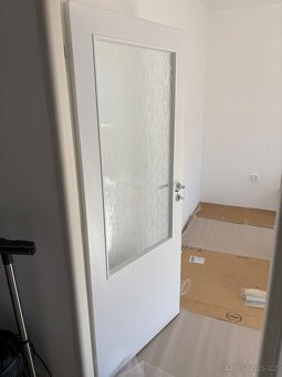 Bílé nové dveře - 3