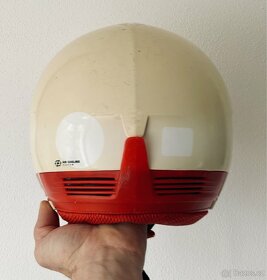 retro helma - 3
