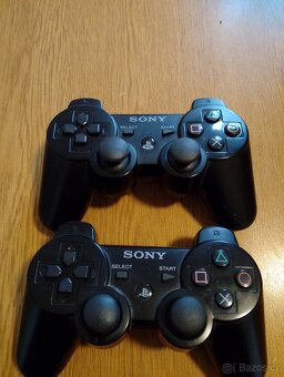 Prodám 2 ovladače na PS3 plně funkční. PRODÁNO - 3