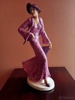 Dáma ve větru. Krásné ART-DECO z.n. ROYAL DUX 30 cm Top stav - 3