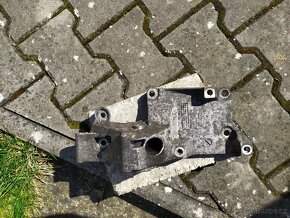 Držák alternátoru a klimatizace - 3