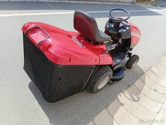 Prodám zahradní traktor Castelgarden dvouválec 16Hp - 3