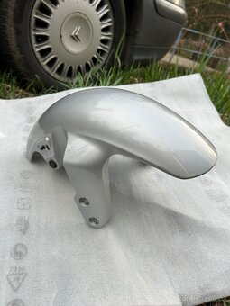 Honda SH125 23-25 přední blatník (61100-K2W-J100) - 3