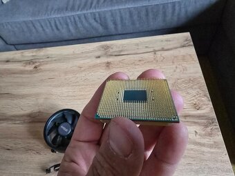 AMD RYZEN 3 3200G @ 3.6GHz - 3