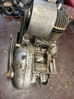 Predám MOTOR ČZ 175/501 skúter, dvojvýfuk, dynamoštartér - 3