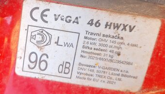 Benzinova sekacka s pojezdem vega - 3