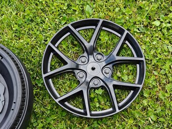 Zadní kolo BMW M5, Ford Mustang Beneo SX2118 - 3