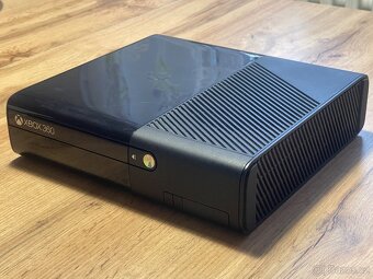 Xbox 360 – plně funkční konzole + ovladač + adaptér + 5 her - 3