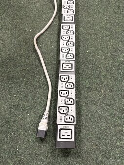 PDU lišta pro serverovou skříň - 3