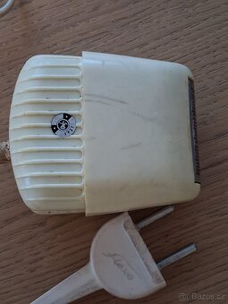 Holící strojek- IGLA - 3