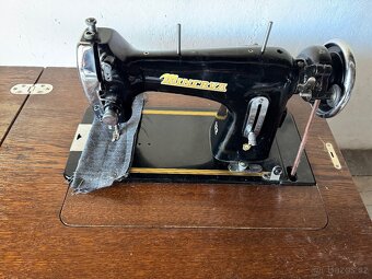 Šicí stroj Minerva skříňový - 3
