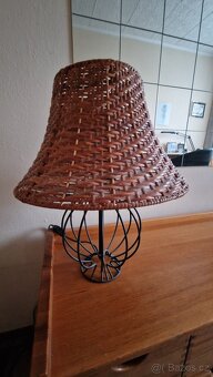 Lampa kovová s proutěným stínítkem - 3