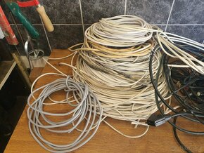 Datové kabely, konektory, kabely scart, kabely k počítači aj - 3
