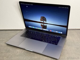 MacBook Pro 15'' 2017 / i7 / 16GB / 512GB SSD / Space Gray - 3