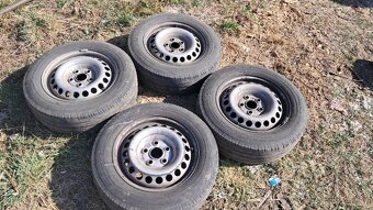 4 plechová kola s letními pneu 205/65 R16C – 4–5 mm vzorek, - 3