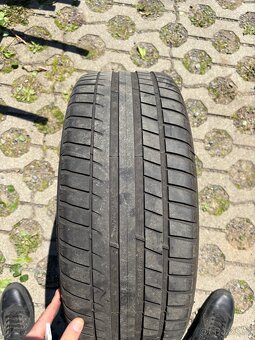 215/55 ZR16 93w - 3