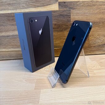 iPhone 8 64GB, černý (12 měsíci záruka) - 3