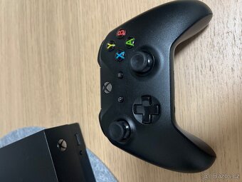XBOX ONE X 1TB V TOP STAVU - 3