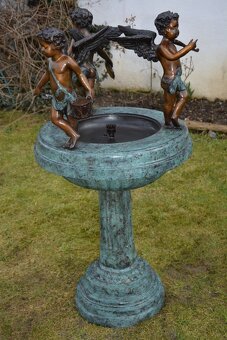 Zámecká bronzová fontána s amorky - 3