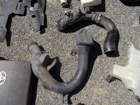 Díly Rav4 2.2D 130kw 06-10 č.1 - 3