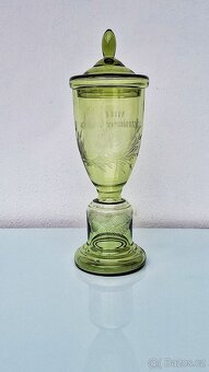 Starý skleněný pohár pro vítěze - 3