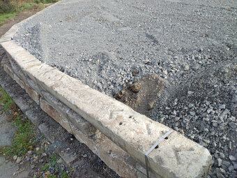 Pražce betonové na stavbu parkoviště terasy pod kontejner - 3