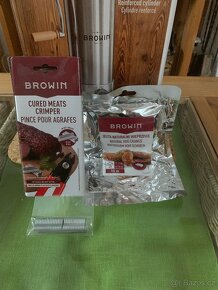 Vertikální ocelová plnička.Klešte,střívka a sponky - 3